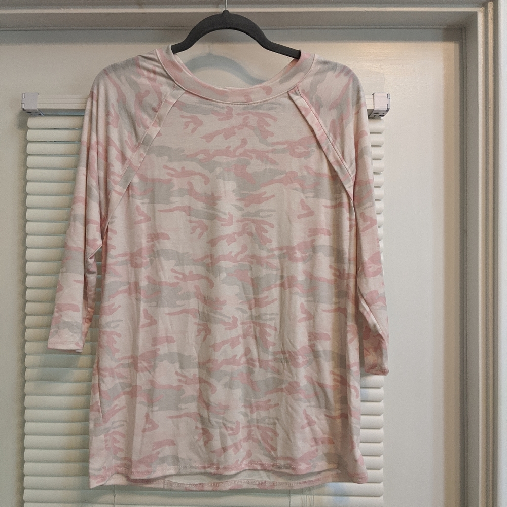 Never Worn Pink Camouflage 3/4 Sleeve Shirt